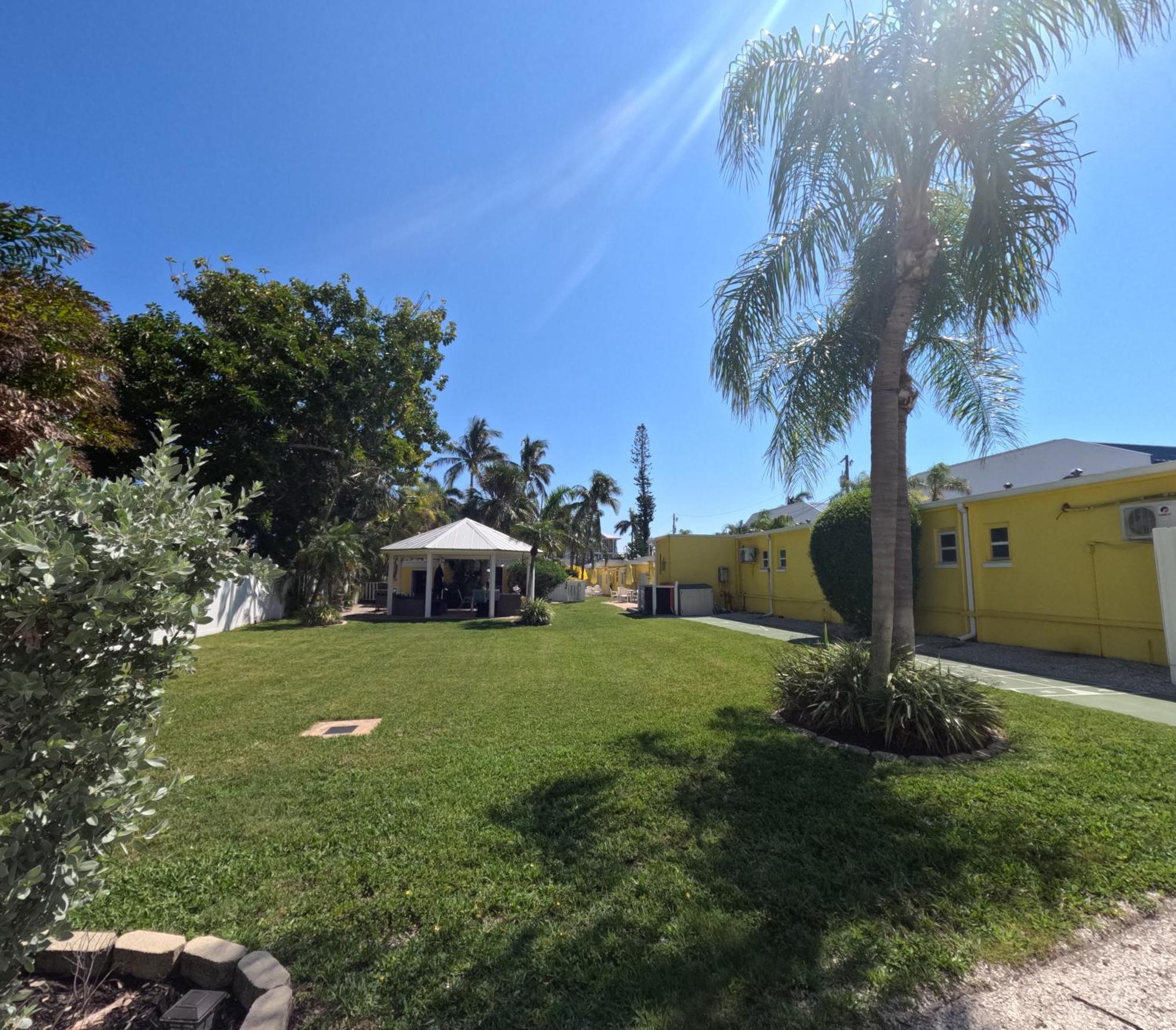 Queens Gate Resort Bradenton Beach Exterior foto